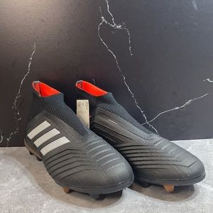 predator cleats black
